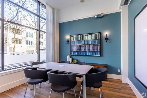 $1,686 / 1br - 695ft2 - We love your pets! NO weight restrictions and 1 Month Free* (South Waterfront)63820795513731124