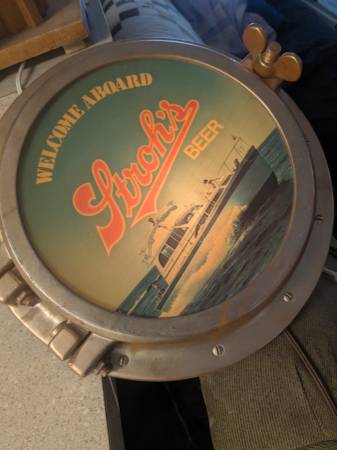 STROH'S BEER PORTHOLE PLASTIC DISPLAY SIGN 1