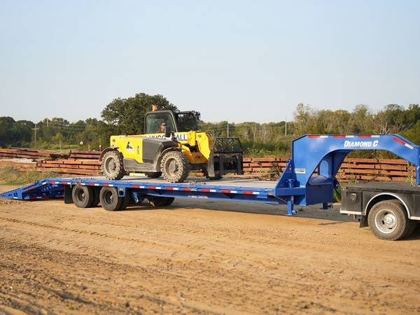 Remolque Diamond C 8.5 x 32 con equipo GN de 24K y cola de paloma hidráulica Blackwood - $30,699 (Trailer Station USA)634714602382111224