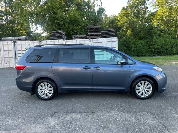 2017 Toyota Sienna Limited AWD - $17,900 (Staten Island)63469911536129124