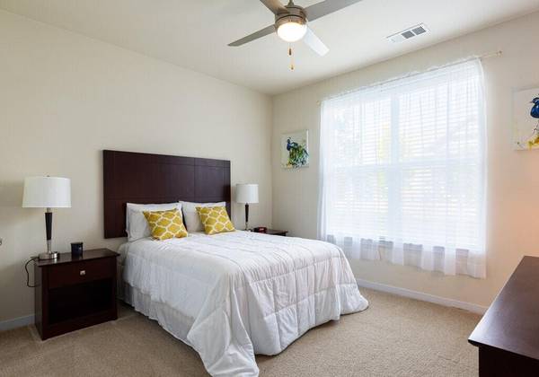 $1,922 / 3br - 1305ft2 - 1-3 BR Upscale Living  Gourmet Kitchens & Pet Friendly! (Dickinson)63404144605827123