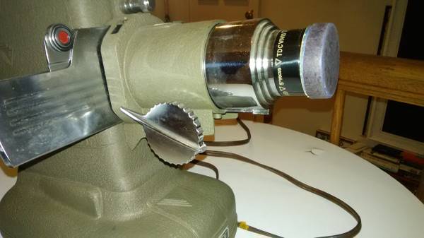Proyector de diapositivas modelo TDC-D en funcionamiento, vintage - $40 (Madison)63471318675585120