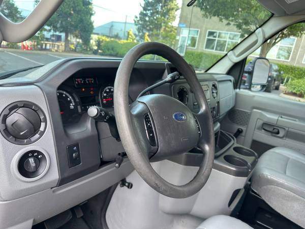 2013 Ford Econoline E-250 - Photo 12