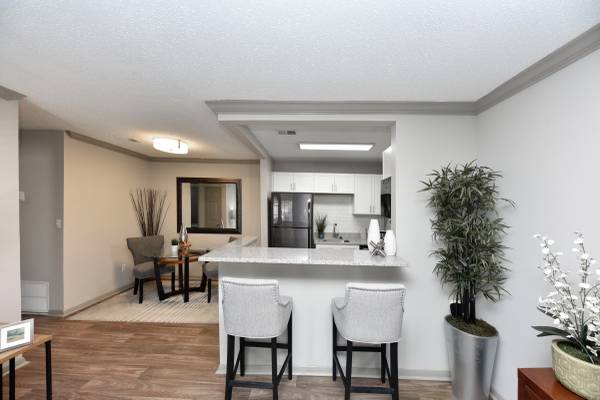 $1,299 / 1br - 705ft2 - Move In TODAY and SAVE! 😁63815695366275121