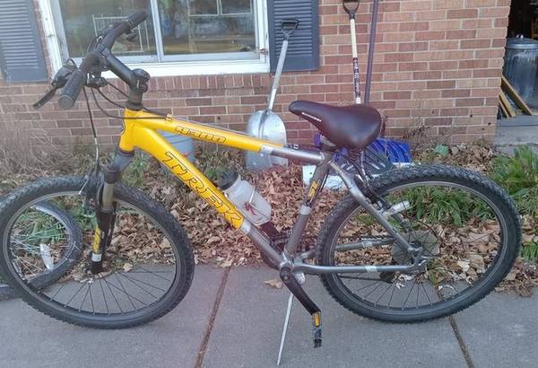 19 Inch Trek 4300 Mountain Bike meetup ﻿ Door pickup Details 1