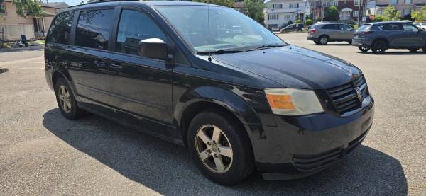 2010 DODGE GRAND CARAVAN  STOW AND GO AIRE ACONDICIONADO FRÍO 126k MILLAS - $2,500 (Staten Island)63614263566595124