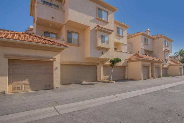 $2,949 / 2br - 1179ft2 - Leaf Your Worries Behind in This 2BR Retreat 🍂 (17621 W. Pauline Ct., Los Angeles, CA)63953074953730124