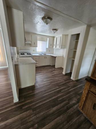 $1,298 / 3br - Available Now (Kingman)63618517922305124