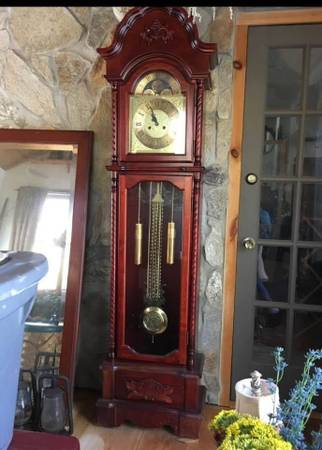Beautiful grandfather clock. Works great. Originally $799.99. 1