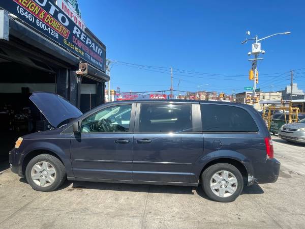 Dodge caravan 2009 - $2,300 (Brooklyn)63654717457793121