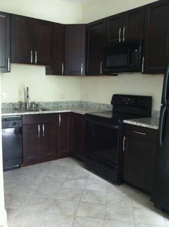 Shadyside! Assigned Parking Space! Pets Welcome! 1