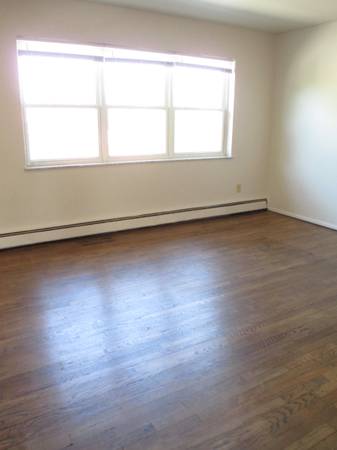 $885 / 2br - 675ft2 - DEPOSIT SPECIAL! 2 Bedroom, 1 Bath Apartment in Reading! (Reading)63974188094850121
