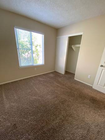 $755 / 1br - Habitación en alquiler - Para Mujer (Riverside - Área de La Sierra)64028084528259120