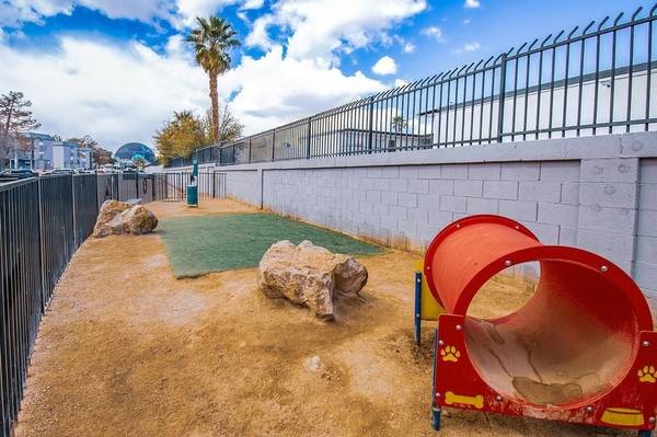 $849 / 1br - 450ft2 - Pool, Stainless Steel Appliances, Newly Renovated (3770 University Center Drive, Las Vegas, NV)63859498527235122