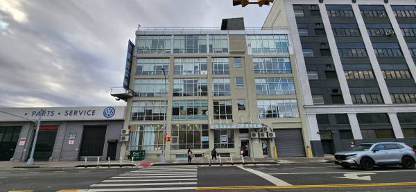 GROUND FLOOR RETAIL ON NORTHERN BLVD! 1