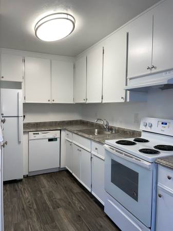 Spacious + Great Location-Top Floor-Don't Miss Out-Tour Now! 1