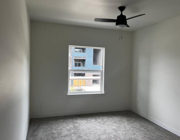 $1.395 / 1br - Chimenea Eléctrica con Control Remoto Incluida - Un Dormitorio con Excelentes Comodidades (Salem - Center Street)63660394961155124