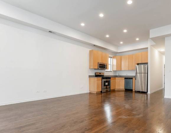 $3,399 / 4br - ¡Vive en la frontera de Logan Square/Bucktown! (Logan Square)63898734000386122