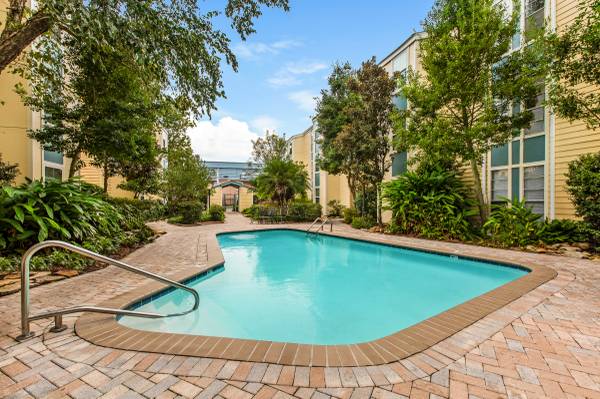 $1,010 / 1br - 🌷Tours Available Now!!🌷 (FAT CITY)63903537310722121