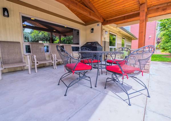 $1,695 / 2br - Incredible Two Bedroom - Ceiling Fans In Master // Luxer One Lockers (West Salem)63660428897667123