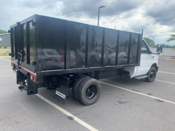 2012 Ford E-450 - Photo 12