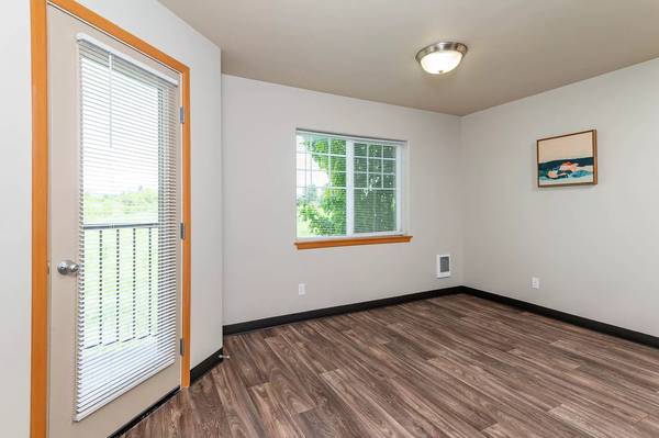 $1,605 / 2br - 901ft2 - Looking for the ideal 2 bed / 1 bath? Check out community! (Battle Ground)63914738798339124
