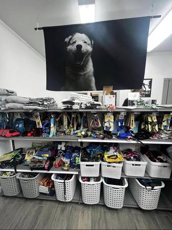 Venta de patio de tienda de mascotas: cierre de tienda (South Gate)63870036939779120