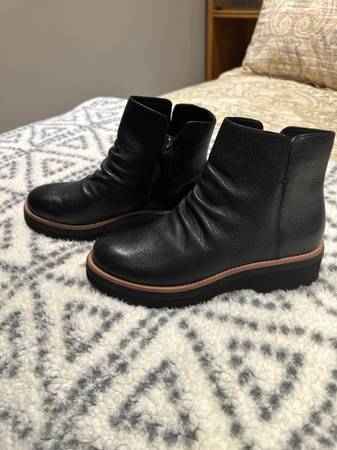Leather Boots by Sofft (size 8 1/2 med) 1