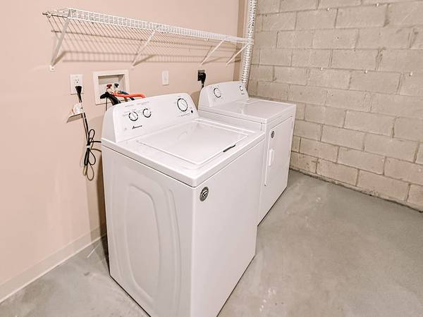 $1,494 / 2br - 1300ft2 - Key Fob Amenity Access, Professional Landscaping, 2/BD 1.5/BA (2422 Banks Edge Way, Reynoldsburg, OH)63969199663363120