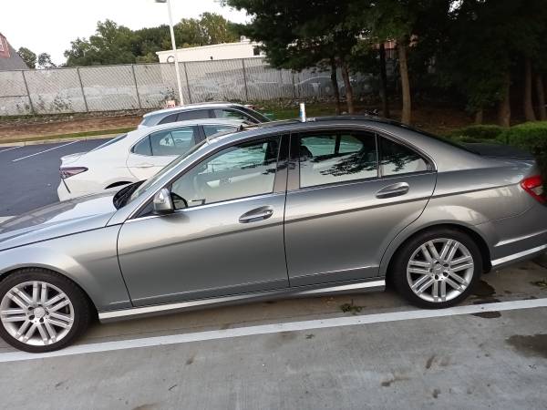 Mercedes Benz c 300 - $7,000 (Flushing)63614948543235122