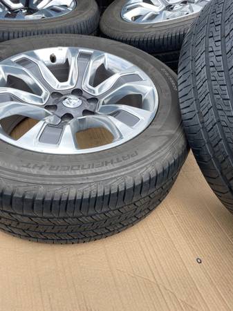 6 llantas y neumáticos para ram chevy gmc - $1.100 (Tacoma)63471418633729123