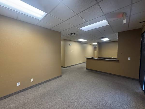 $1,195 / 1280ft2 - FOUNTAIN HILLS BULL-PEN OFFICE/RETAIL FOR LEASE (Fountain Hills- Shea & Saguaro)64024823160579124