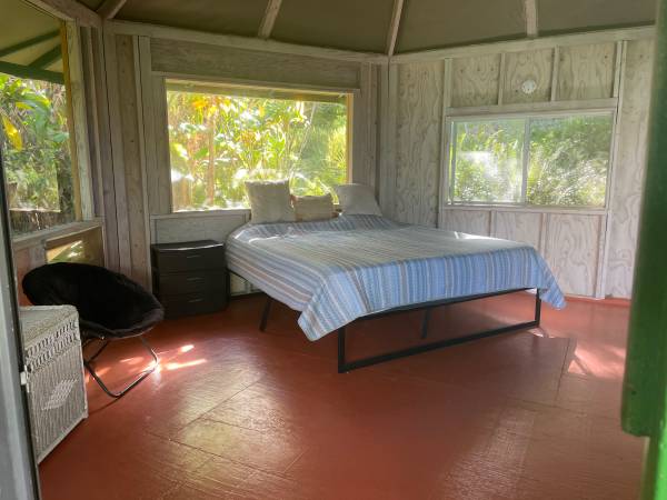 $1,600 / 1br - Rustic 1-bedroom country cottage (Huelo near Twin Falls, Haiku)63939395945346122