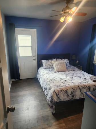 $1,400 / 1br - 300ft2 - Studio type room  -, Private Entrance, Private Patio, Shared Bathroom, (Lake Balboa)63700880849409121