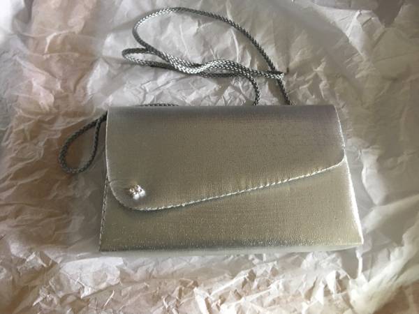 Silver Evening Clutch, Elegant silver clutch with a chain strap. Cash 1