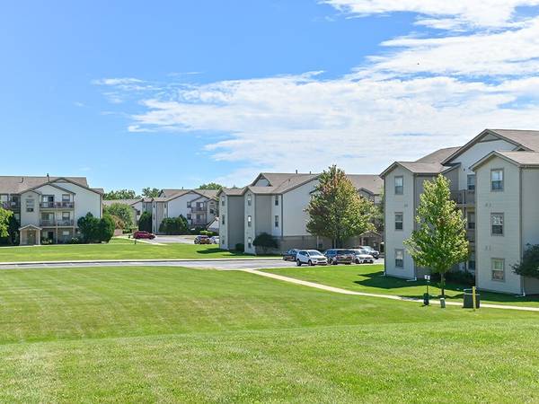 $1,550 / 2br - 870ft2 - 🍁 September Move-In! 2BR 🏠 Modern & Affordable! (1947 Eagle Ridge Drive, Waukegan, IL)63846717809027124