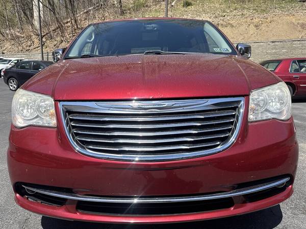2012 Chrysler Town and Country Touring L     FINANCING FOR EVERYONE - $6,85063625245392643121
