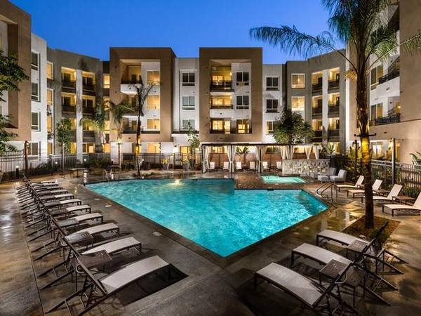 $2,415 / 1br - 754ft2 - Distinctive Wood-Inspired Flooring, Stainless Steel Appliance Package64028080783362124