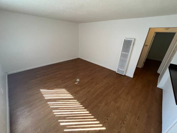 $1,695 / 2br - 517 North T Street Apt B (Lompoc)63663853690753122