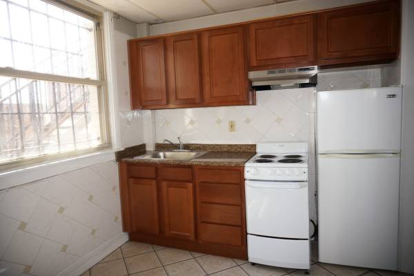 $1,350 / 2br - Closet Space Galore!!🚪👕👠 (Pittsburgh)64013532230914122