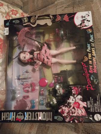 Monster High Draculaura Bite in the Park NIB 1
