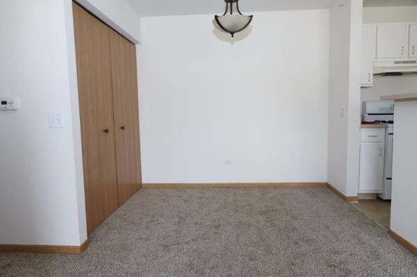 $1,570 / 2hab - 905ft2 - Apartamento de 2 habitaciones – Planta baja – Disponible ahora – ¡Sala de estar grande! (1947 Eagle Ridge Drive, Kenosha-Racine, IL)63846717309185122