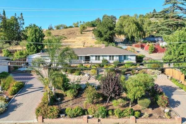 $2,100 / 1br - 650ft2 - Beautiful in law unit with private entrance and plenty of parking (San Jose - East Foothill)63868152008067120