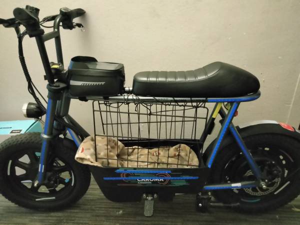 Caroma D2 Electric Moped 1