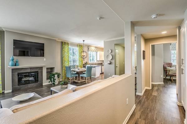$1,240 / 2br - 894ft2 - Stylish 2-Bedroom, 2-Bath Second-Story Home with Amenities (San Diego)63775434890881123