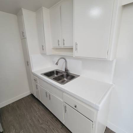 $1,895 / 1br - 700ft2 - 1 Bedroom Apartment (Windsor Hills, La Brea, Los Angeles)63700939529347123