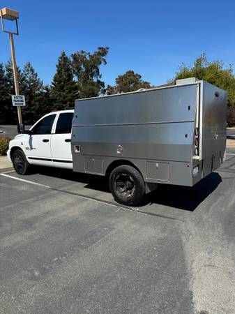 2006 Dodge 3500 Big Horn con carrocería Stonewell 2013 - $45,000 (Sebastopol)63478160461185123
