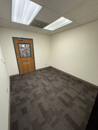$242 / 120ft2 - Various Sized Offices Available - Signage Available on Brooklyn Blvd!63868700381443124