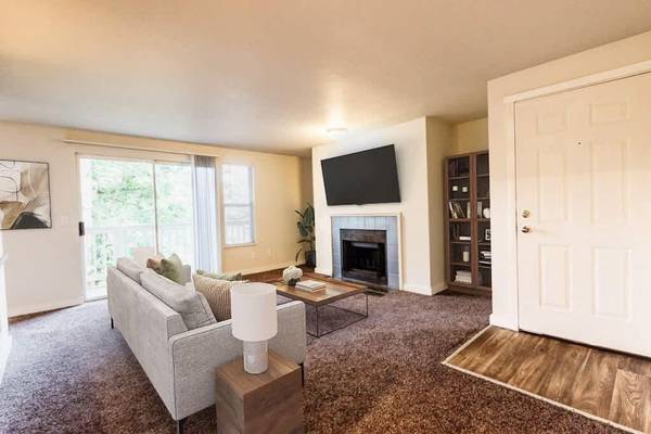 $1,729 / 2br - 924ft2 - Playground, Heating, Clubhouse, Resort-Style Outdoor Pool63934419020035123