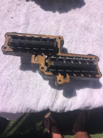Johnson Evinrude OMC Intake manifold lower 332264 397336 REED CAGE INCLUDED 1